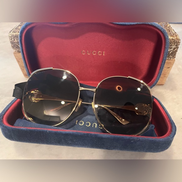GUCCI Oversized Oval GG Sunglasses - Picture 3 of 5